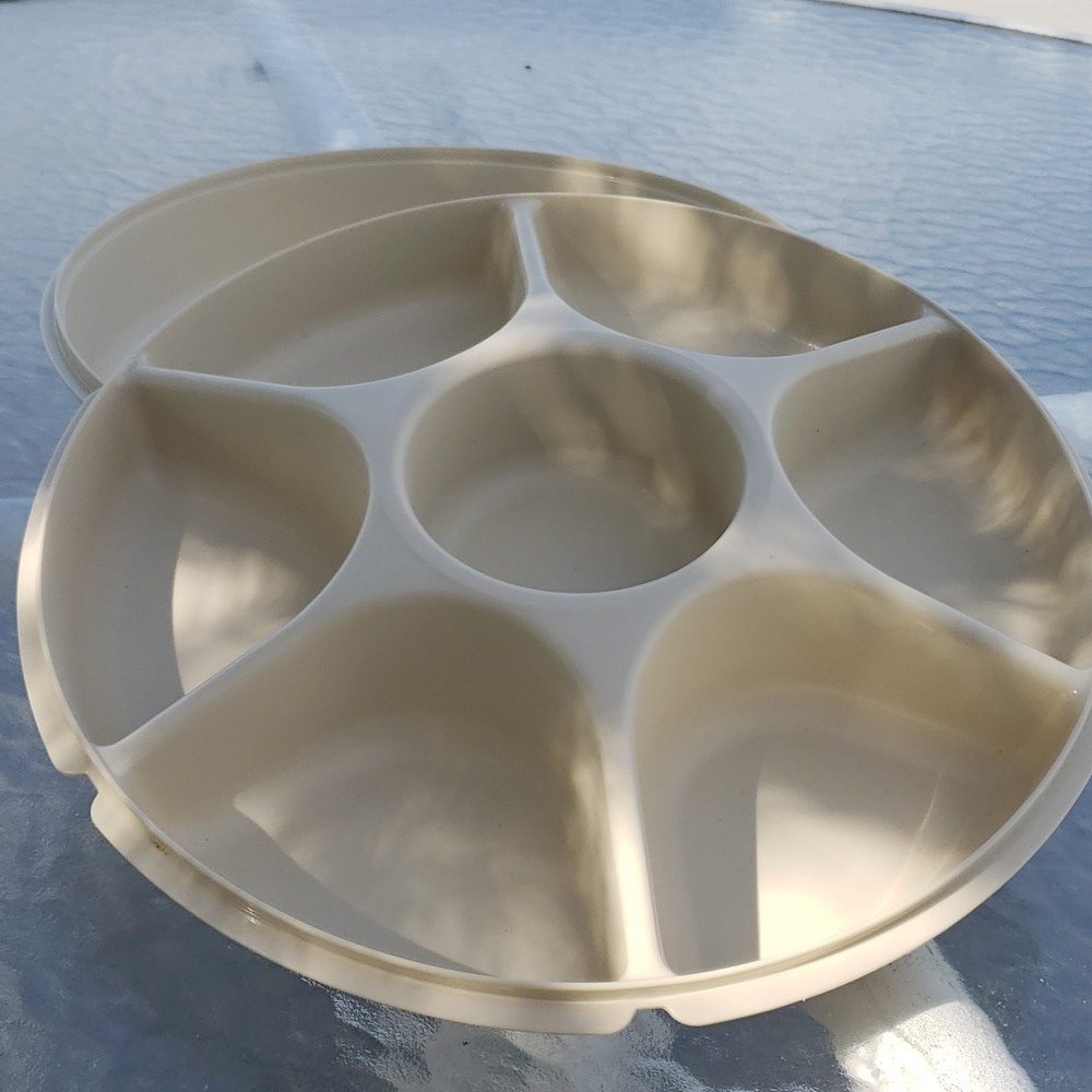 Vintage Tupperware LARGE 2-pc Veggie/Chip & Dip Serving Tray 7 Comp. with Lid - Picture 5 of 10